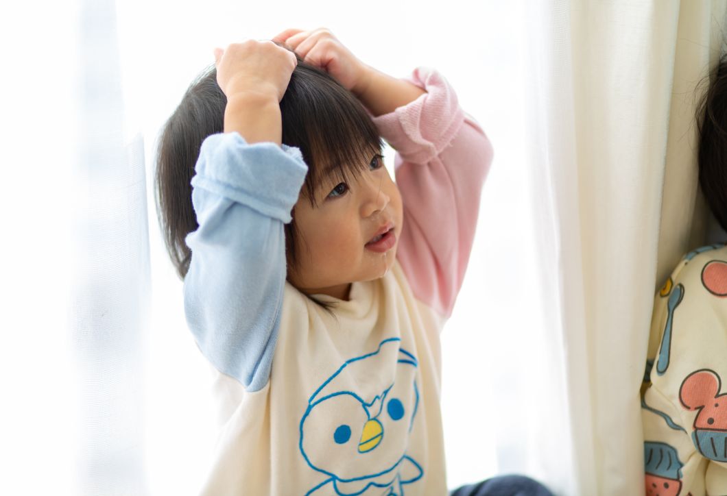 遊んでいる園児の画像