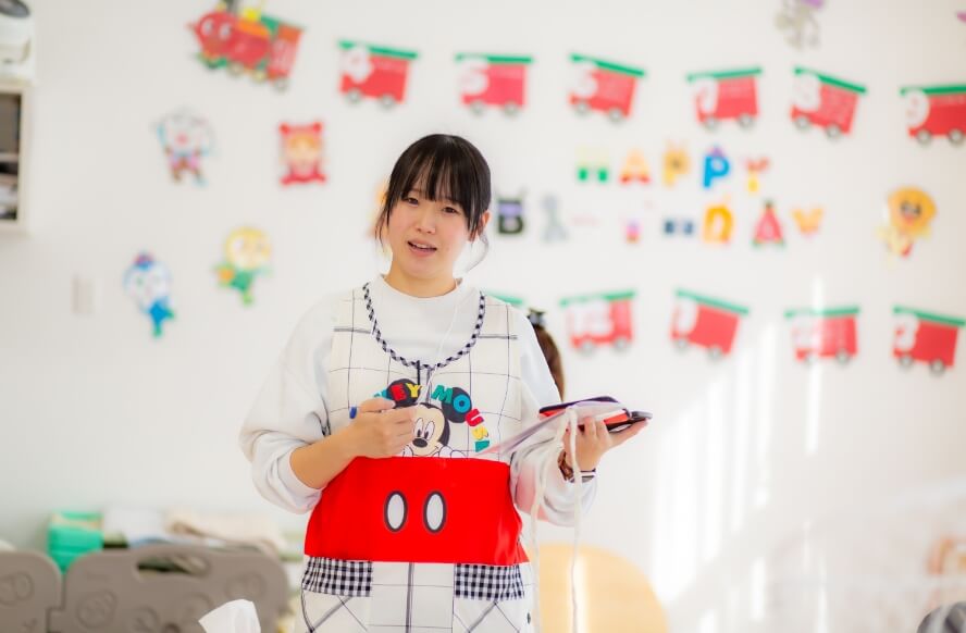 女性スタッフの画像